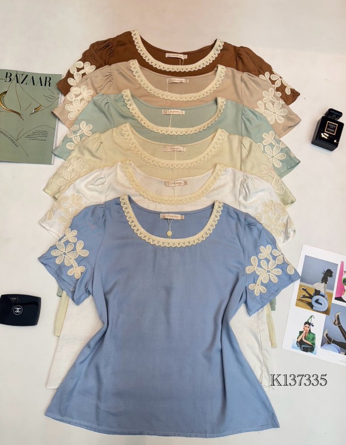 BLUSA DE LINHO C/ DETALHES NA MANGA E NO PESCOÇO