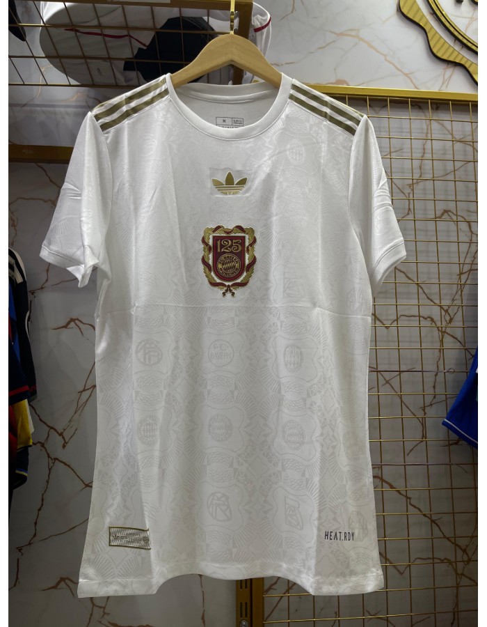 Camisa Bayern de Munique 125 anos jogador 