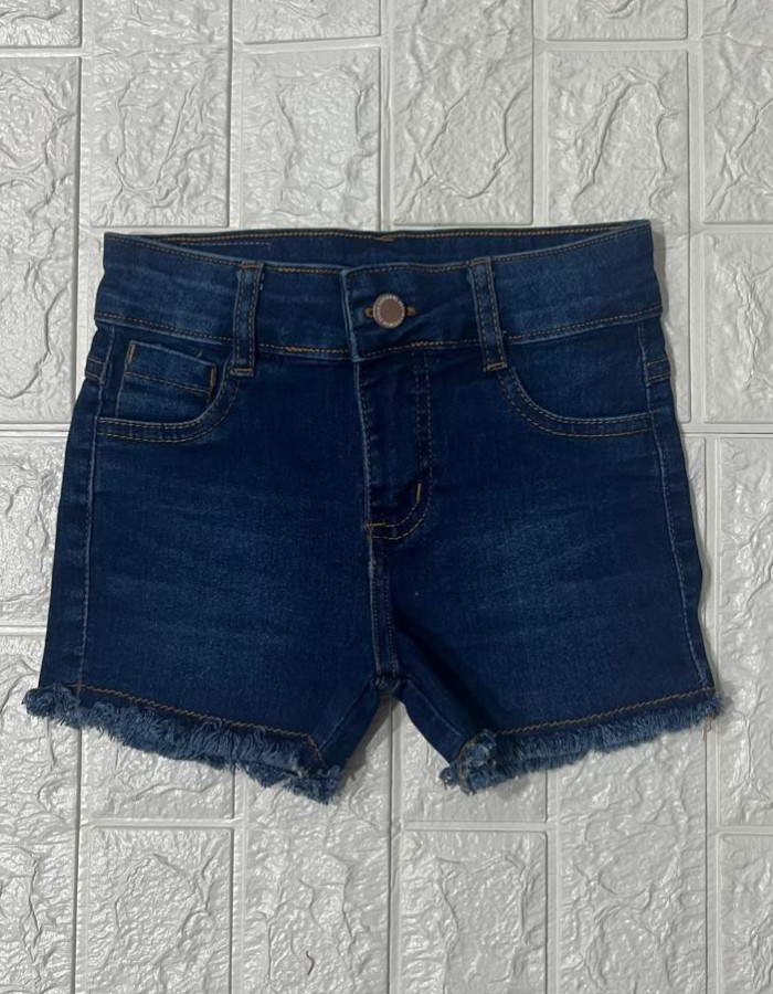 shorte jeans azul escuro desfiado