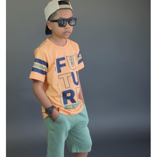 Camisa estampada laranja bermuda verde salvia