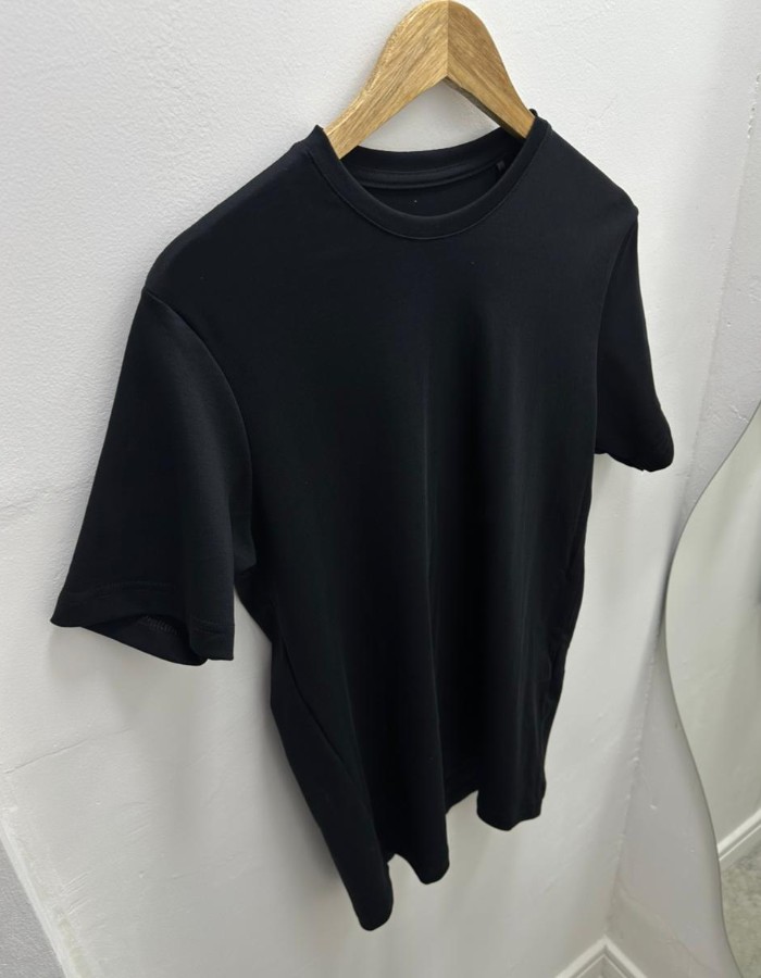 Produto suedine-gold-preta 6
