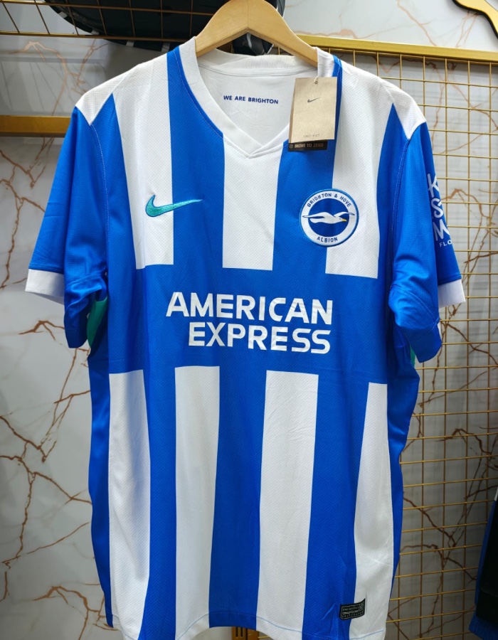 camisa titular Nike Brighton & Hove Albion para a temporada 2025-2026. 