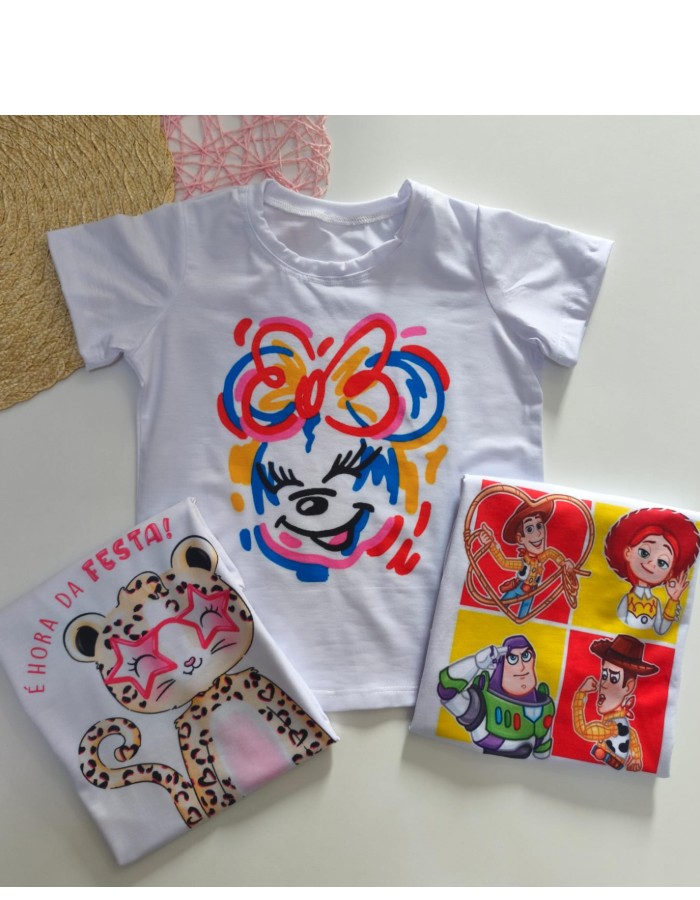 T-shirts Branca Estampas Coloridas 