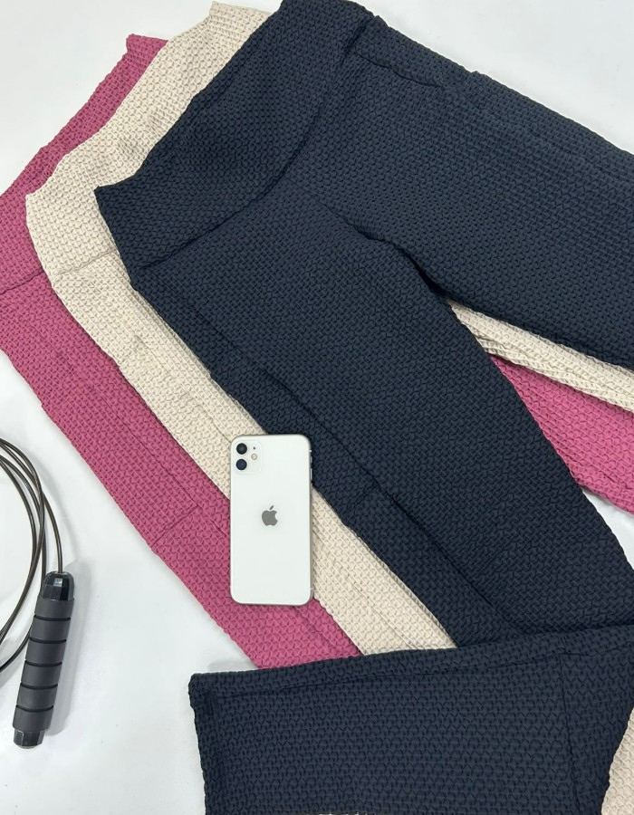 CALÇA BOLSO LATERAL STYLE PLUS BROCADO