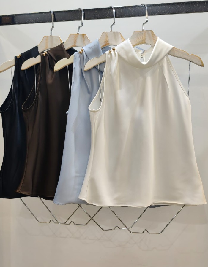 BLUSA DE CETIM C/ DETALHE NO OMBRO