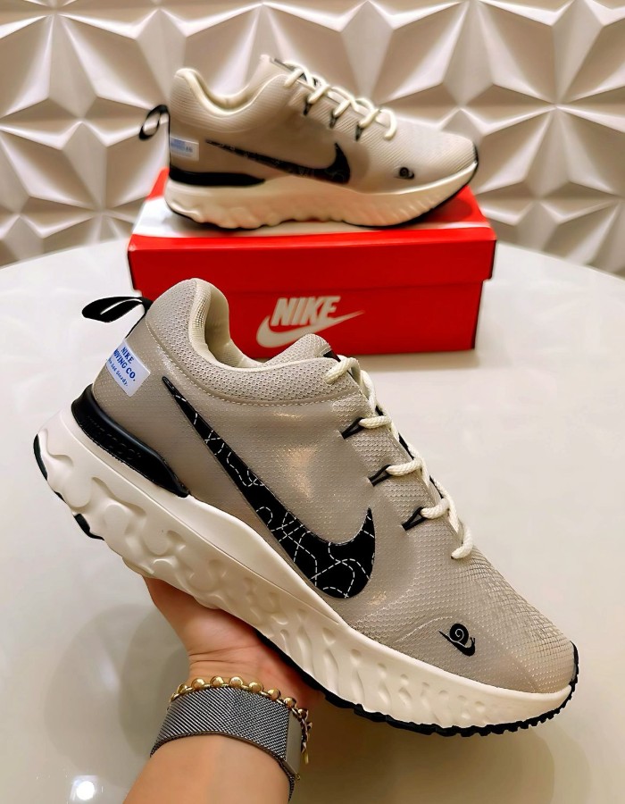 NIKE MOVING GO 3