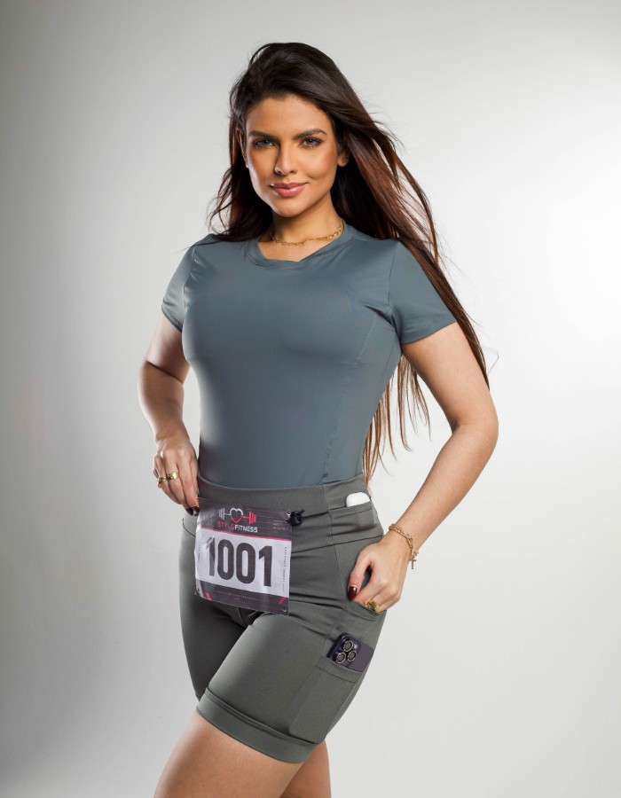 SHORT RUNNING 3 BOLSOS LATERAIS COM PORTA-NÚMERO CANELADO BRILHOSO