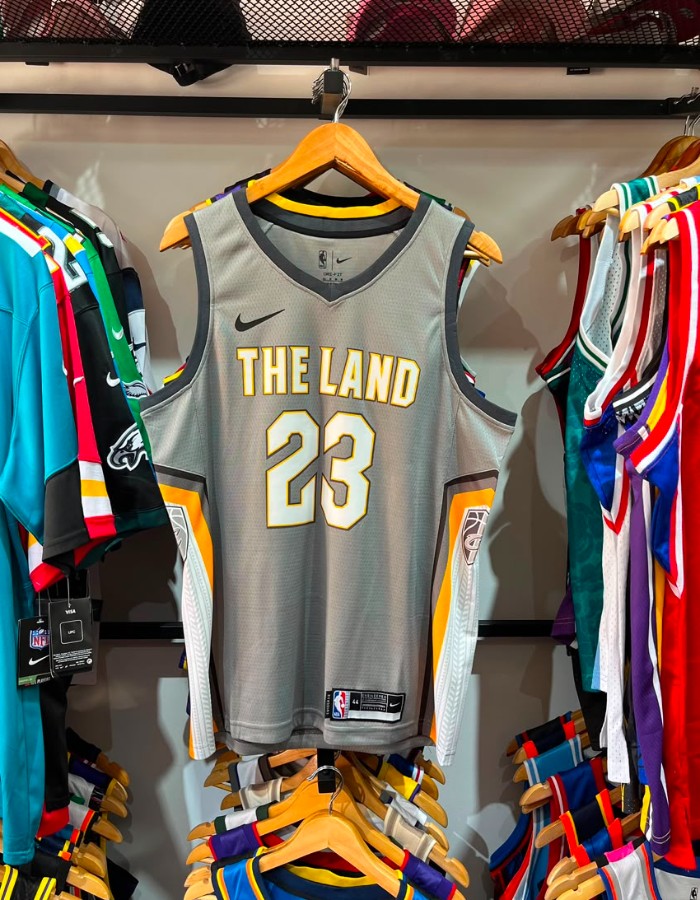 Cleveland Cavaliers - LEBRON JAMES 23