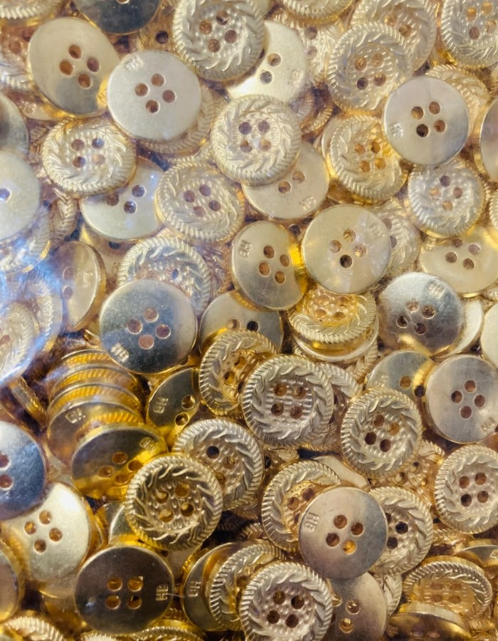 BOTÃO  DOURADO 4 FUROS - PACOTE C/1000PEÇAS