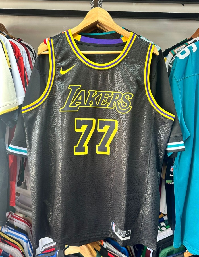 LAKERS MAMBA NEGRA - 77 DONCIC