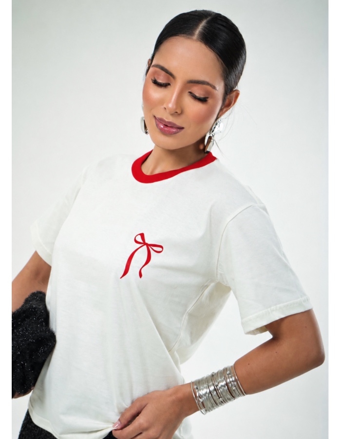 T-SHIRT OVER LAÇO VERMELHO 