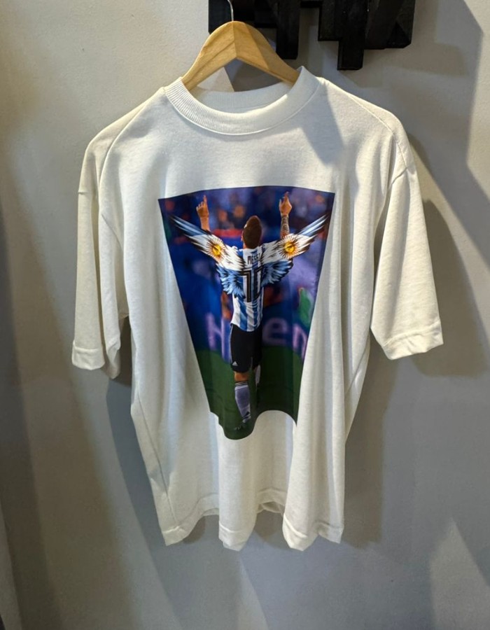 Oversized Messi 