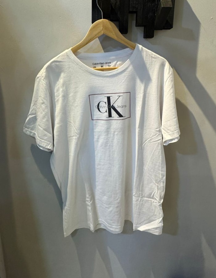 T-shirt Calvin Klein R$69,00