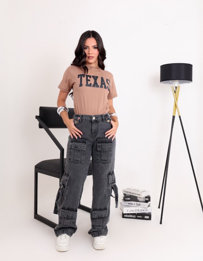 CALÇA WIDE LEG PRETA BOLSOS CARGO COM FIVELA SETA E ELÁSTICO 