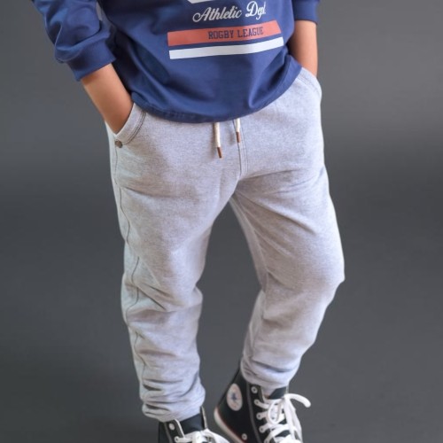 Calça cinza com detalhes na costura