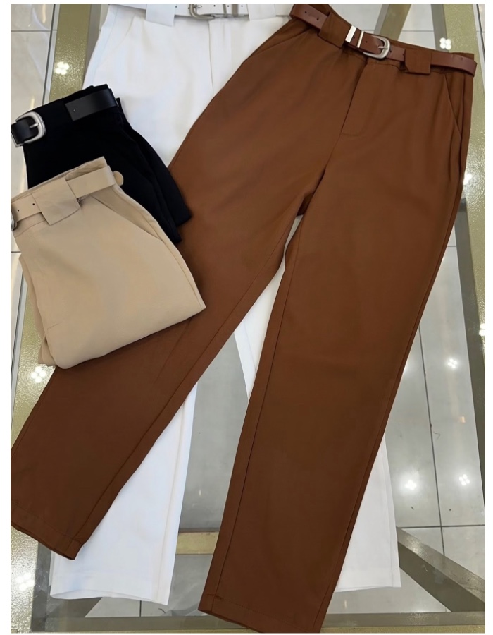 Calça alfaiataria com cinto 