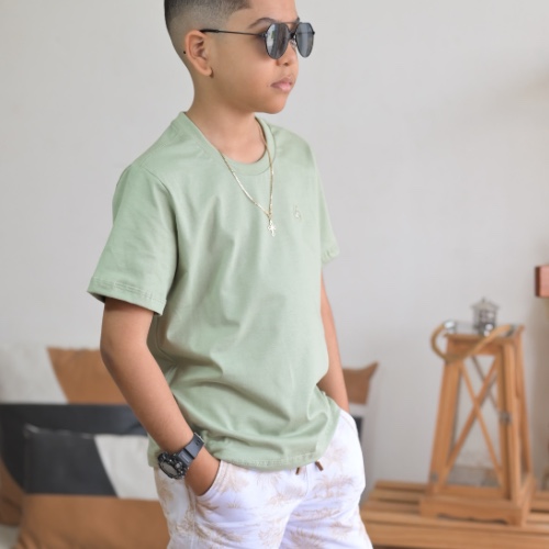 Camisa básica verde pastel