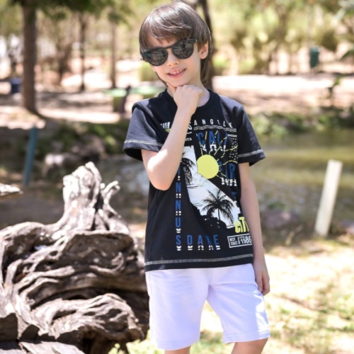 Conjunto: estampada preta + bermuda branca
