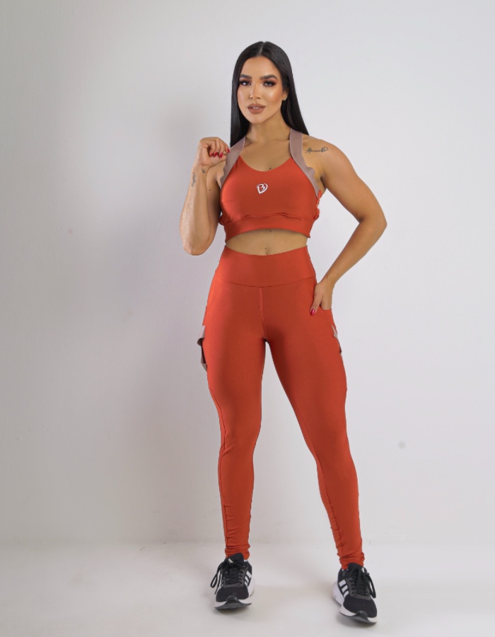 Conjunto top e calça detalhes de elástico