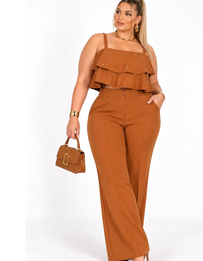 calça flare com ziper e bosos funcionais