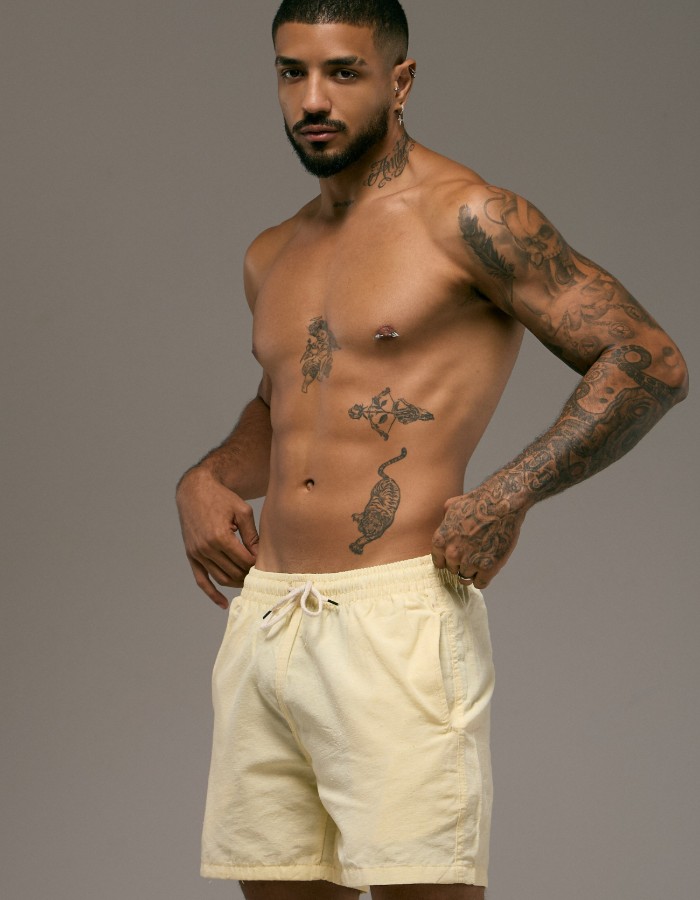 SHORT EM LINHO CRU