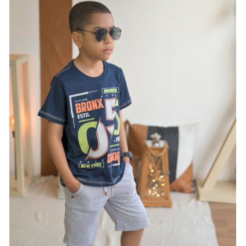 Camisa estampada + bermuda laranja 