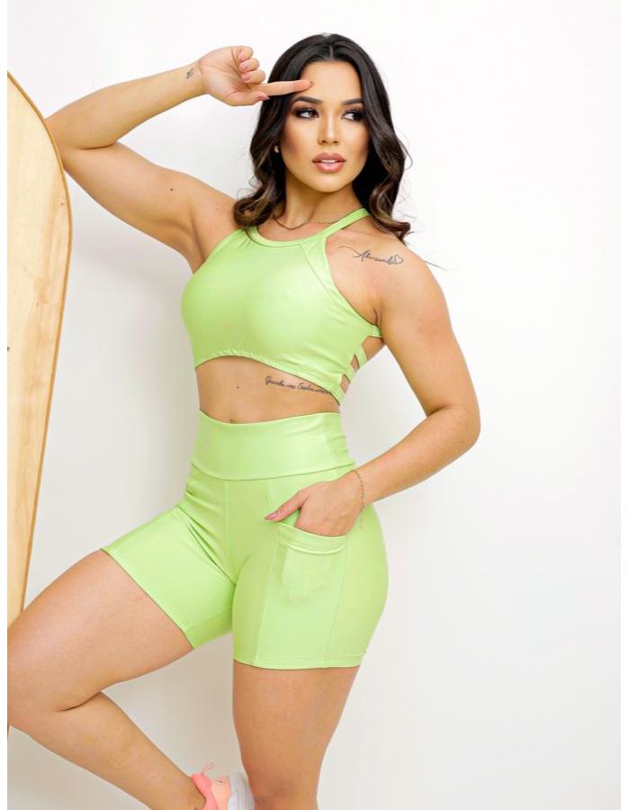 SHORT MEIA COXA COM BOLSO LATERAL