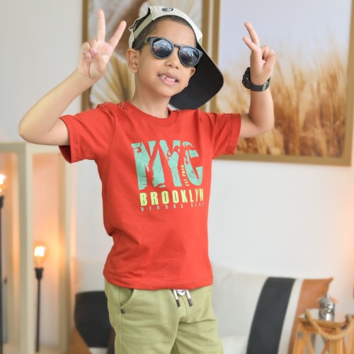 Camisa vermelha NYC verde +bermuda verde 