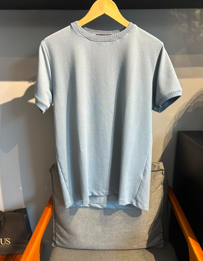 T SHIRT GOLA CRUZADA AZUL