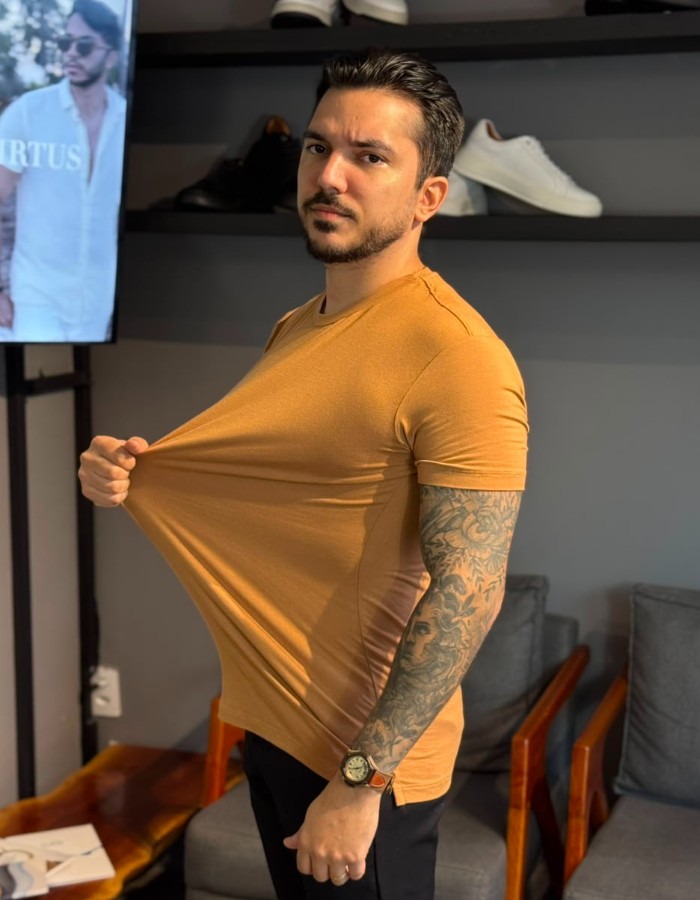 T SHIRT TECH BEGE ESCURO