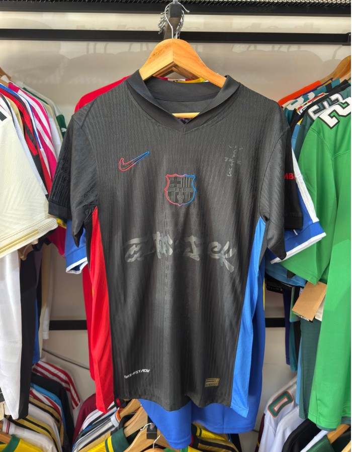 BARCELONA TRAVIS SCOTT 24/25 UNIFORME II - VERSÃO JOGADOR