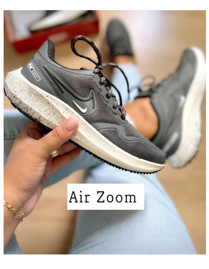NIKE OIC ZOOM 12