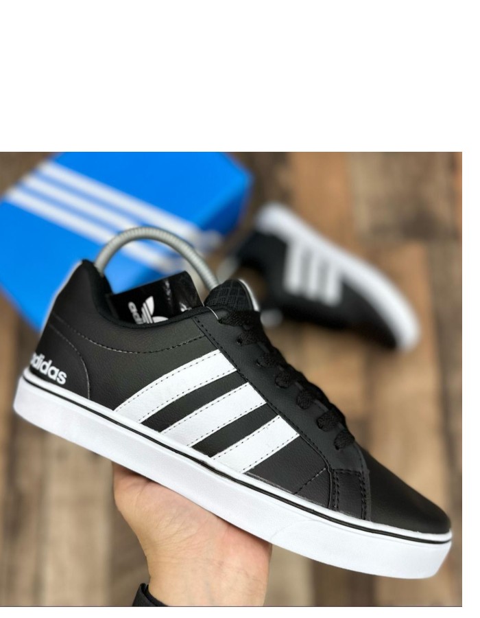 Tênis Adidas 
