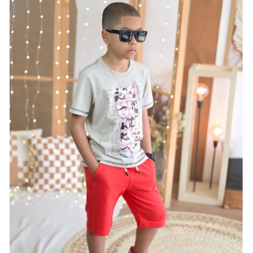 Conjunto: estampada+bermuda vermelha 