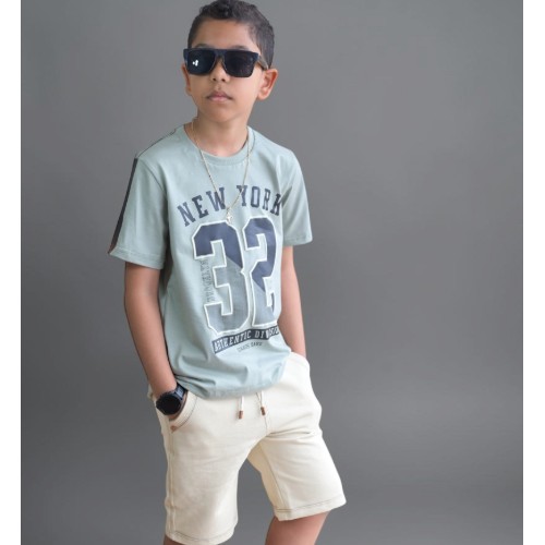 Conjunto camisa estampada verde urbano+ bermuda bege