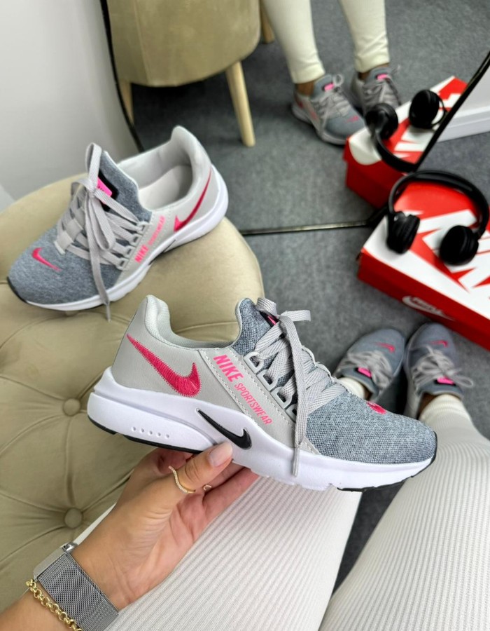 NIKE SPORTWEAR