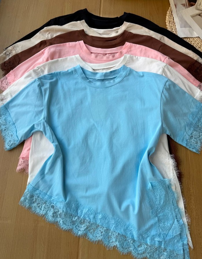 T-SHIRT C/ BABADO NA BARRA