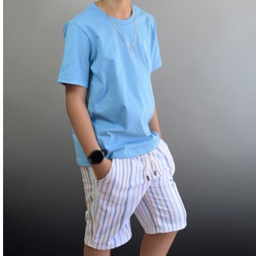 Bermuda listra fina com camisa azul céu 