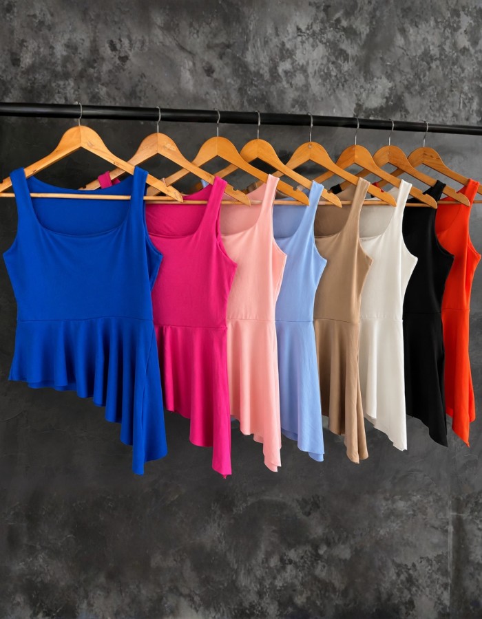 Peplum assimétrica
