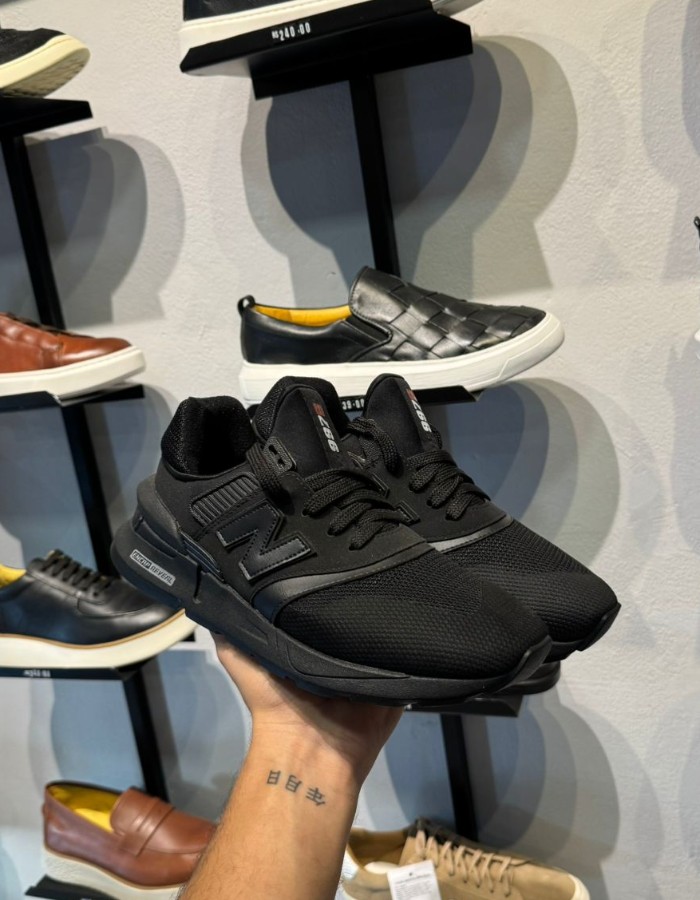 New balance ALL BLACK 