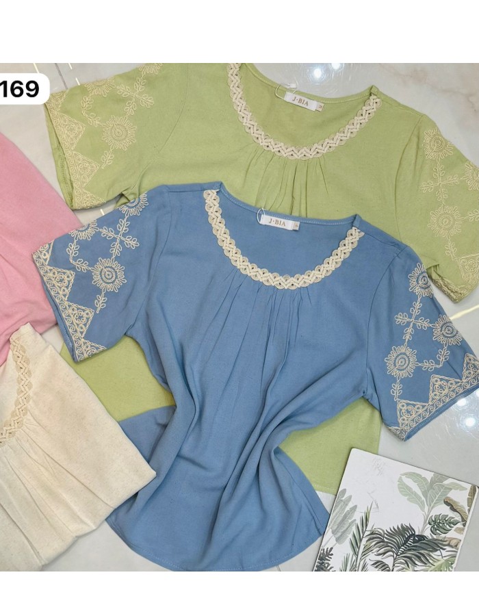BLUSA TECIDO LINHO C/ BORDADO NA GOLA E NA MANGA
