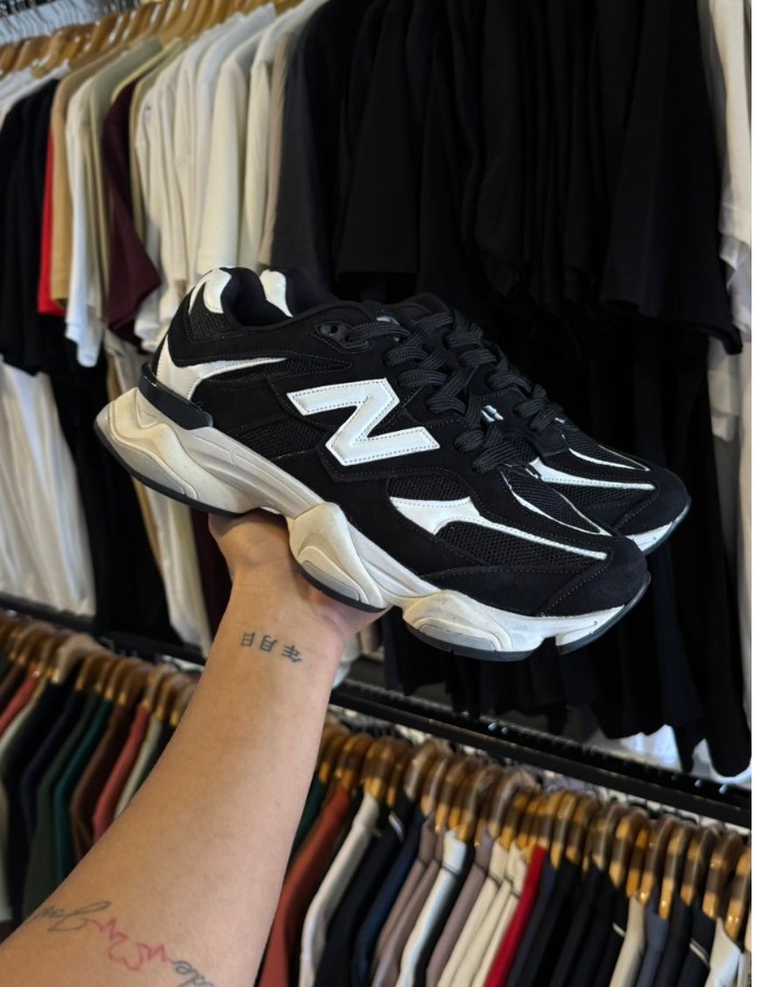 New Balance 9060 preto R$ 330,00