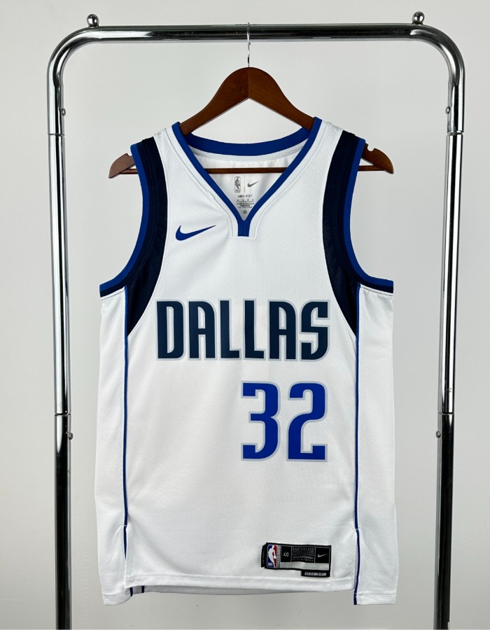 DALLAS MAVERICKS 32-11