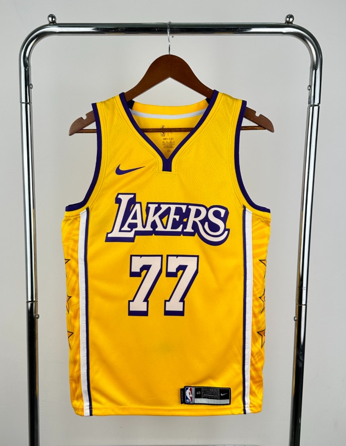 LAKERS 25/77 Dončić Astron
