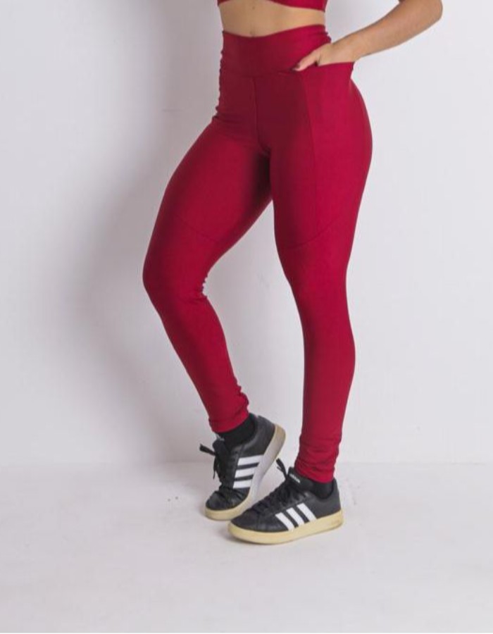 Calça com bolso lateral