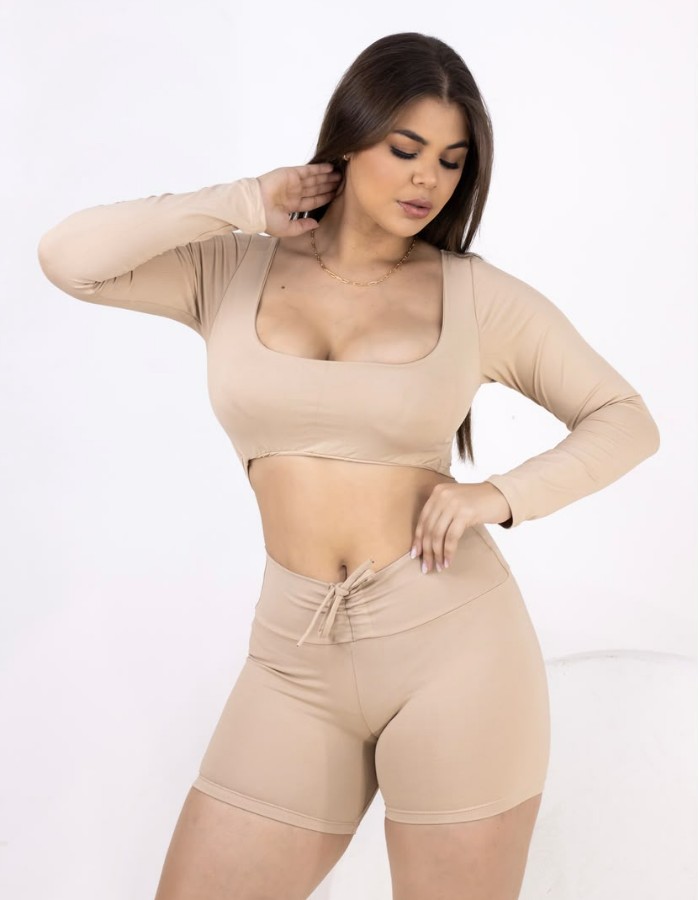 SHORT EMPINA BUMBUM FRANZIDO EM POLIAMIDA