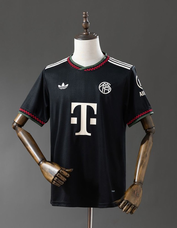 BAYERN DE MUNIQUE - 25/26 - III