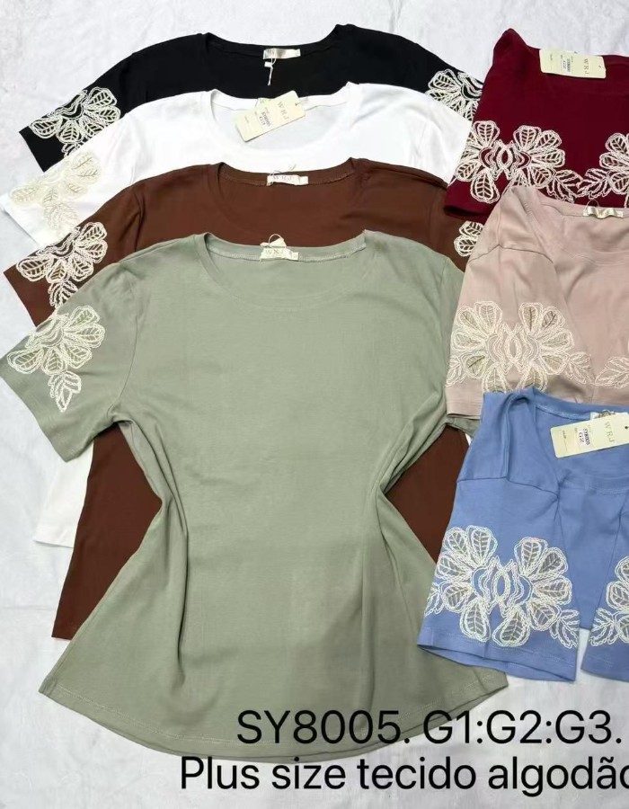 T-SHIRT PLUS C/ DETALHE NA MANGA