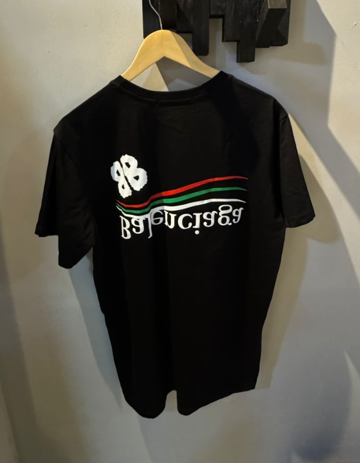 Produto tshirtbalenciagapreta 0