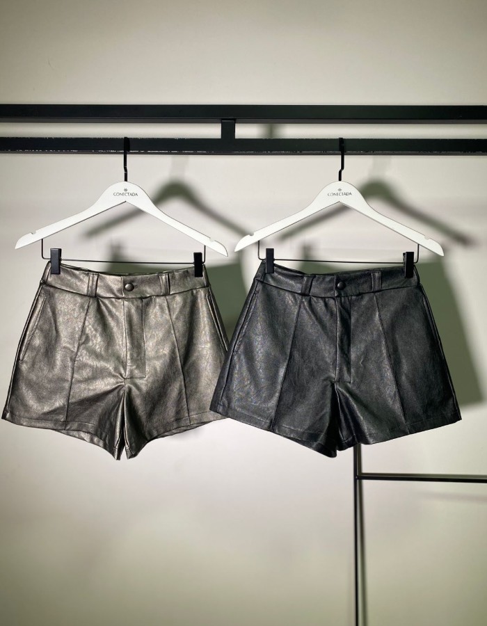 SHORT CURTO COURO METALIZADO